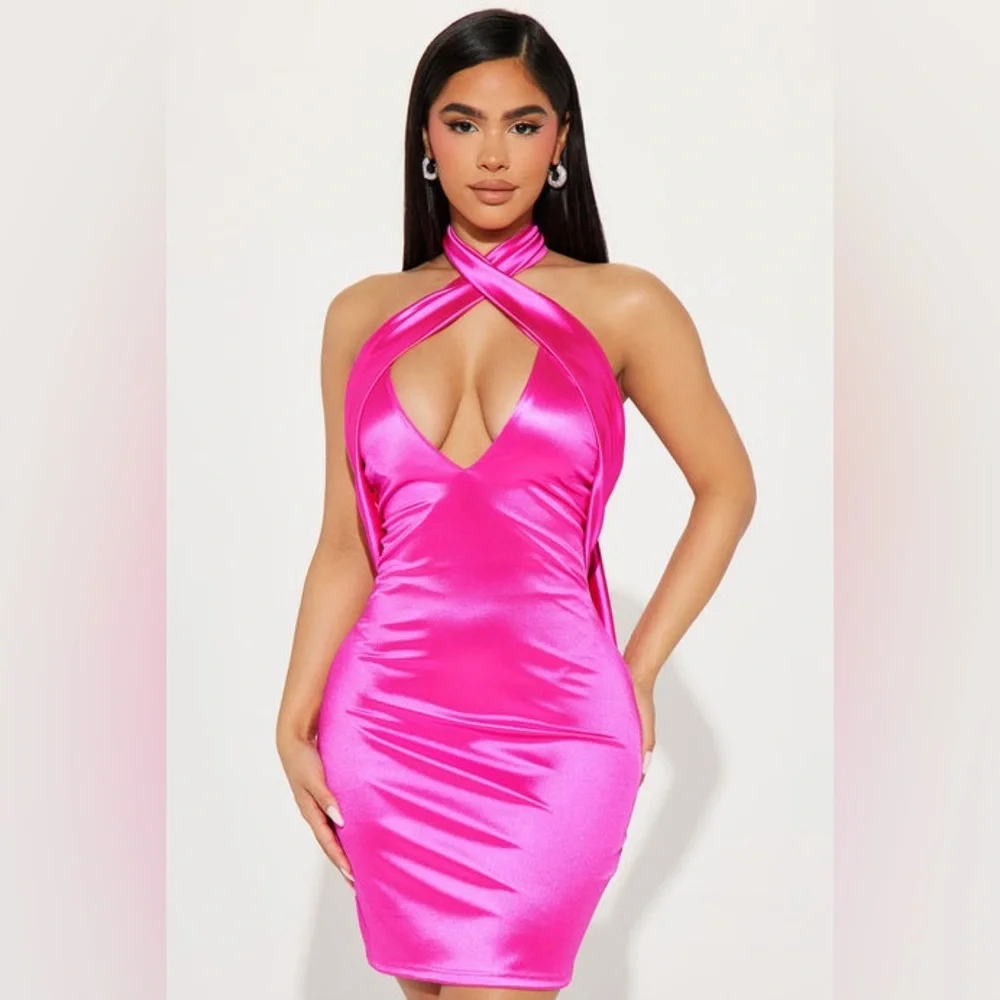 Elegant Pink Halter Dress - Picture 2 of 4